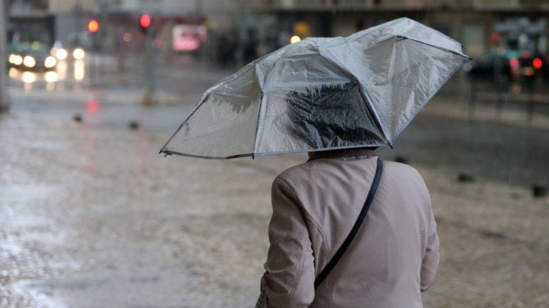 Imagem de Mau tempo: Madeira sob aviso laranja devido à chuva até terça-feira