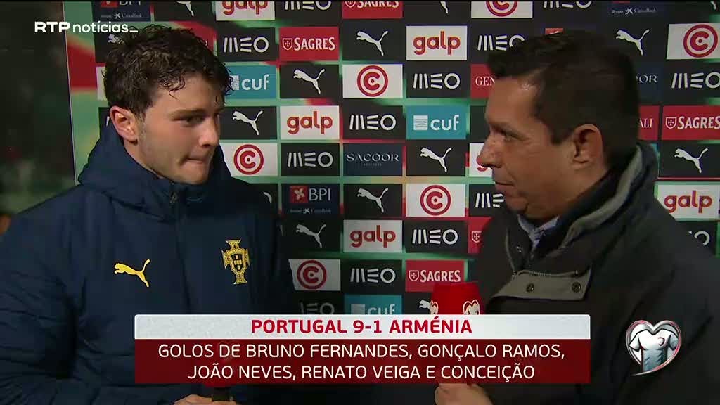 Três golos de João Neves. 