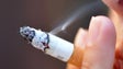 Consumo de tabaco cai 5%, mas há mais mulheres fumadoras