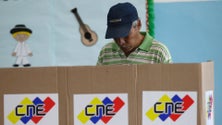 Imagem de Eleitores elegem governadores para 23 das 24 regiões da Venezuela