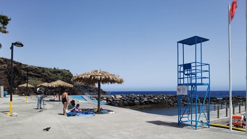 Descarga da estação elevatória faz içar a bandeira vermelha na Praia dos Reis Magos