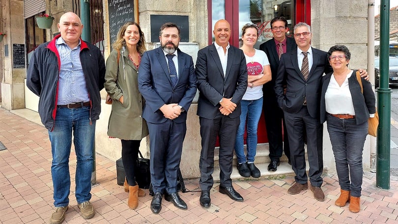 Imagem de Paulo Cafôfo: «Emigrantes portugueses são embaixadores de Portugal na Suíça»