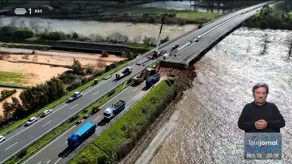 Obras na A1. Já foram descarregadas nove mil toneladas de pedras