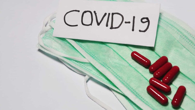 Covid-19: Infarmed pediu reforço de produção de medicamentos para stock e uso condicionado