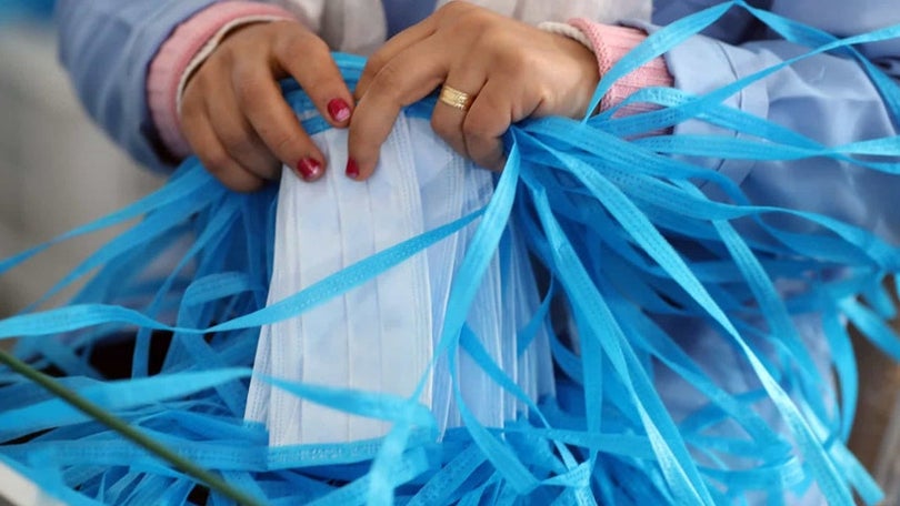Imagem de Máscaras vão começar a ser distribuídas à população pelos CTT ainda esta semana