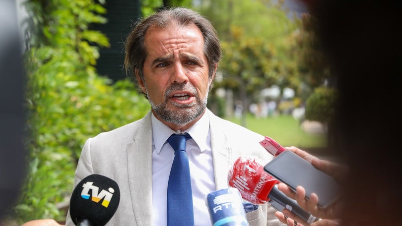 Imagem de Covid-19: Turismo e recomeço das aulas justificam máscaras na Madeira, diz Governo Regional