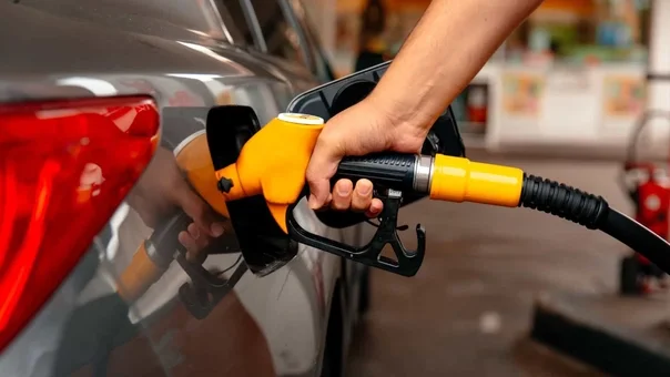 Preço da gasolina volta a aumentar e gasóleo mantém-se