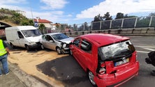 Imagem de Camião, alegadamente sem travões, embateu em cinco viaturas (vídeo)
