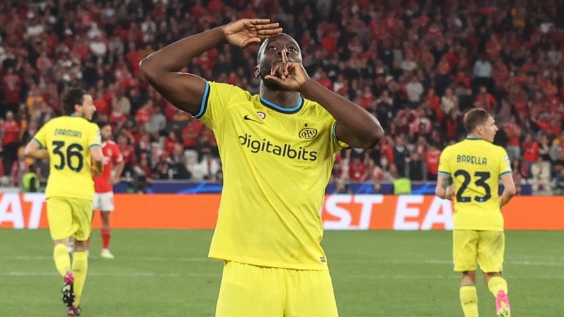 Imagem de Benfica perde 2-0 em casa na primeira mão dos «quartos» da Liga dos Campeões