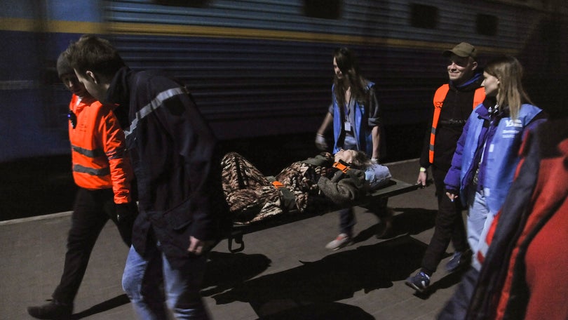 Seis mortos e oito feridos em Lviv após ataque com mísseis