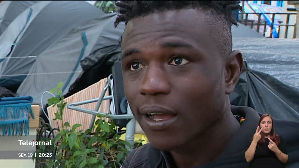 Imigrantes menores deixados na rua em Lisboa após pedirem asilo