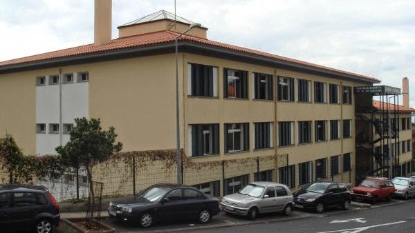 Imagem de Covid-19: Escola no Funchal ativou plano de contingência devido a aluno com teste positivo