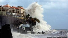 Imagem de Alerta vermelho para a agitação marítima
