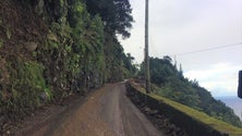 Imagem de Onze moradores da Ponta Delgada retirados de casa devido a fenda numa encosta (vídeo)