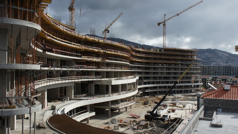 Imagem de Governo da Madeira autoriza aumento do número de camas de hotel polémico