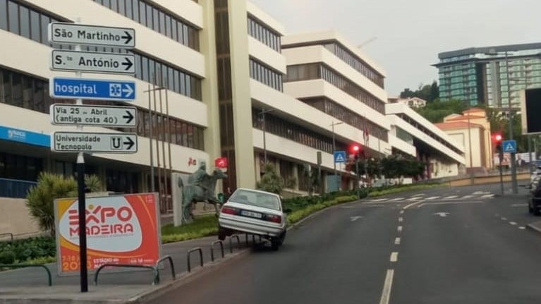 Imagem de Condução atribulada na baixa do Funchal