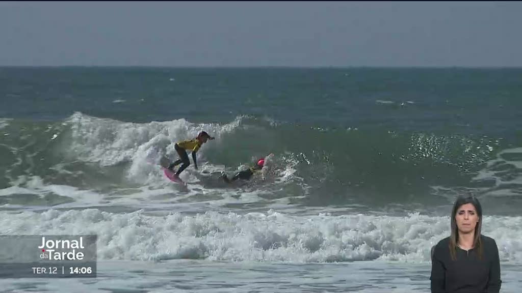 Elite do surf mundial está na Praia dos Supertubos, em Peniche