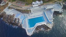 Imagem de Frente MarFunchal veda acessos ao mar devido a agitação marítima