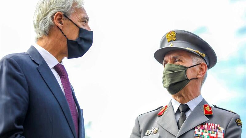 Imagem de Chefe do Exército garante que tradição dos paraquedistas não foi proibida