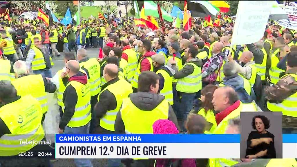 Camionistas espanhóis em greve há 12 dias