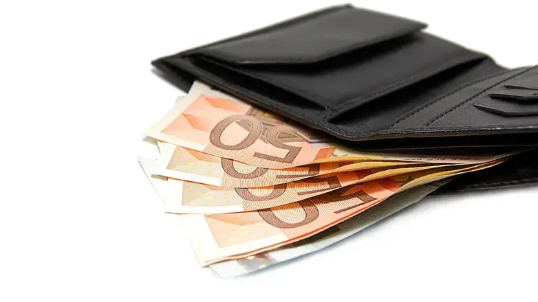 Imagem de Trabalhadores em Portugal recebem 72% do salário bruto que lhes é pago