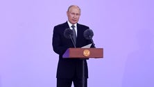 Imagem de Putin promove armas russas usadas «em condições reais»