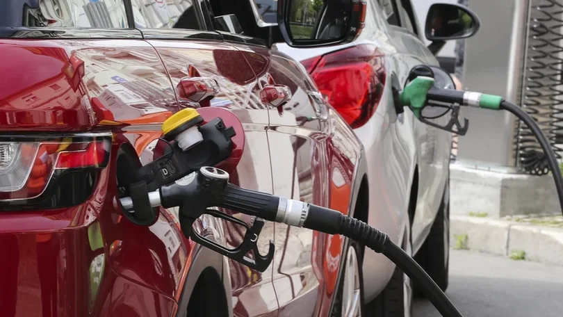Imagem de Gasolina desce 0,4 cêntimos por litro e gasóleo um cêntimo nos Açores