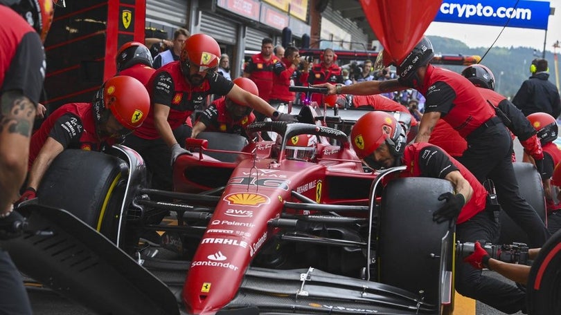 Imagem de Verstappen foi o mais rápido mas Sainz herda a pole na Bélgica