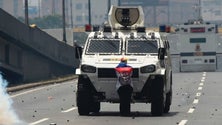 Imagem de Madeirense que enfrentou os tanques pede aos dirigentes Venezuelanos que “façam alguma coisa” pelo futuro