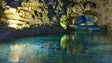 Imagem de Há um novo vinho que estagiou um ano imerso nas águas das Grutas de São Vicente (Áudio)