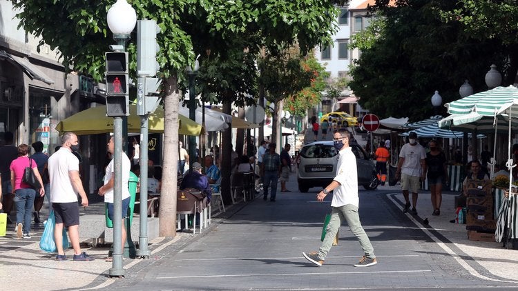 Imagem de Covid-19: Portugal com mais 68 mortos e 3.384 novos casos