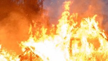 Imagem de Bombeiros combateram um incêndio num pavilhão do Parque Empresarial de Câmara de Lobos