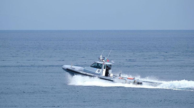 Imagem de Turista resgatada por mar junto ao Cais do Sardinha com lesão grave no pé