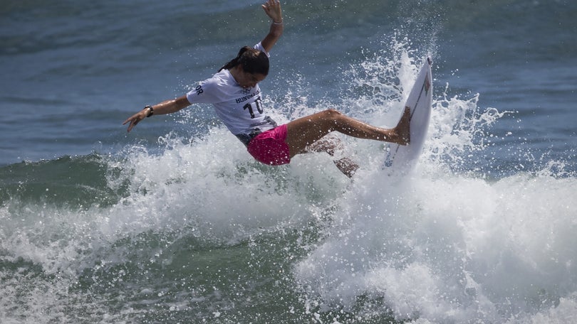 Surfista Teresa Bonvalot cai na terceira ronda frente a Silvana Lima