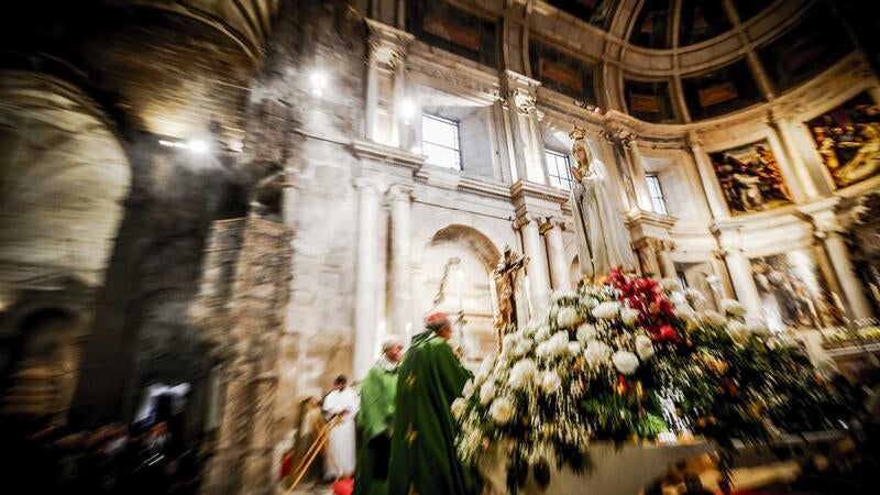 Padre gravemente ferido em incêndio morreu