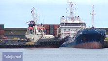 Imagem de Navio acidentado levou vinte horas a chegar à Praia da Vitória (Vídeo)