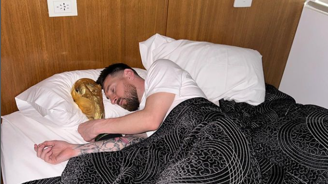 Imagem de Quarto de Messi durante o Mundial transformado em míni museu