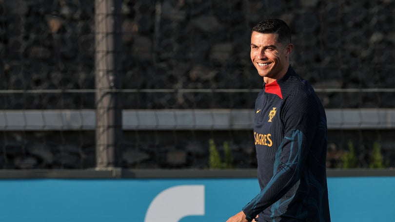 Imagem de Ronaldo pode tornar-se no futebolista mais internacional de sempre frente ao Liechtenstein