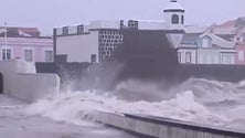 Imagem de Moradores afetados pelo “Lorenzo” não abandonam Porto Pim (Som)