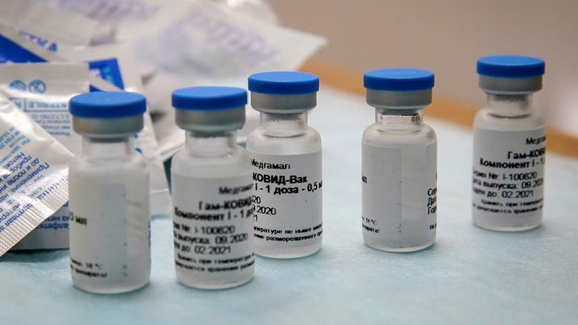 Vacinas russas «eficazes» contra variante