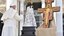 Imagem de Papa abençoa jovens que participaram na peregrinação a Compostela