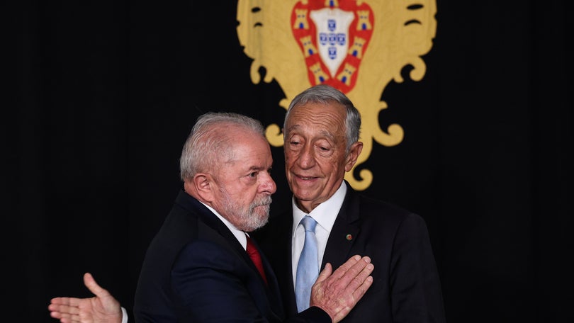 Imagem de Lula da Silva recebido em Belém sob apoio e protestos de brasileiros