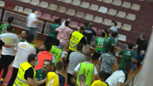 Jogo de Futsal acaba em confusão (Vídeo)