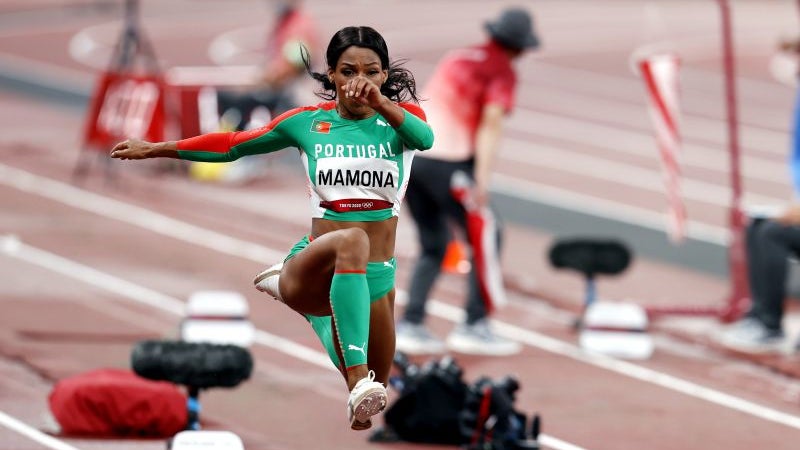 Imagem de Patrícia Mamona melhora recorde nacional