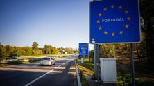 Imagem de Covid-19: Fronteiras na UE devem reabrir sem restrições discriminatórias