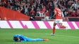 Imagem de Benfica vence em casa pela margem mínima