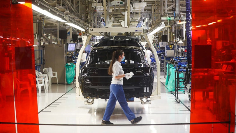Imagem de Produção global de automóveis caiu 16%