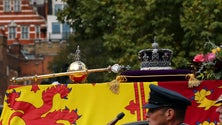 Imagem de Funeral da Rainha deixa abadia e vai acabar em Wellington Arch
