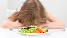 Imagem de Crianças que deixam comida no prato e comem devagar têm melhor saúde cardiometabólica