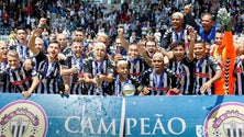 Imagem de Nacional recebeu ontem taça de campeão da II Liga